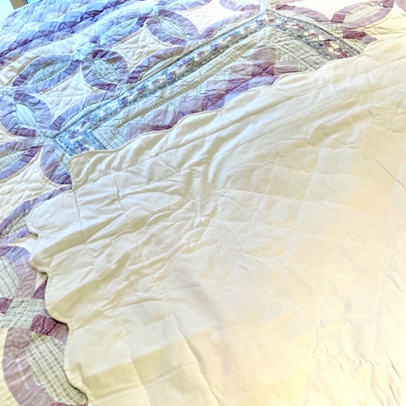 Hand Quilted Quilt Set with 2 Shams Queen Size - Picture 16 of 16